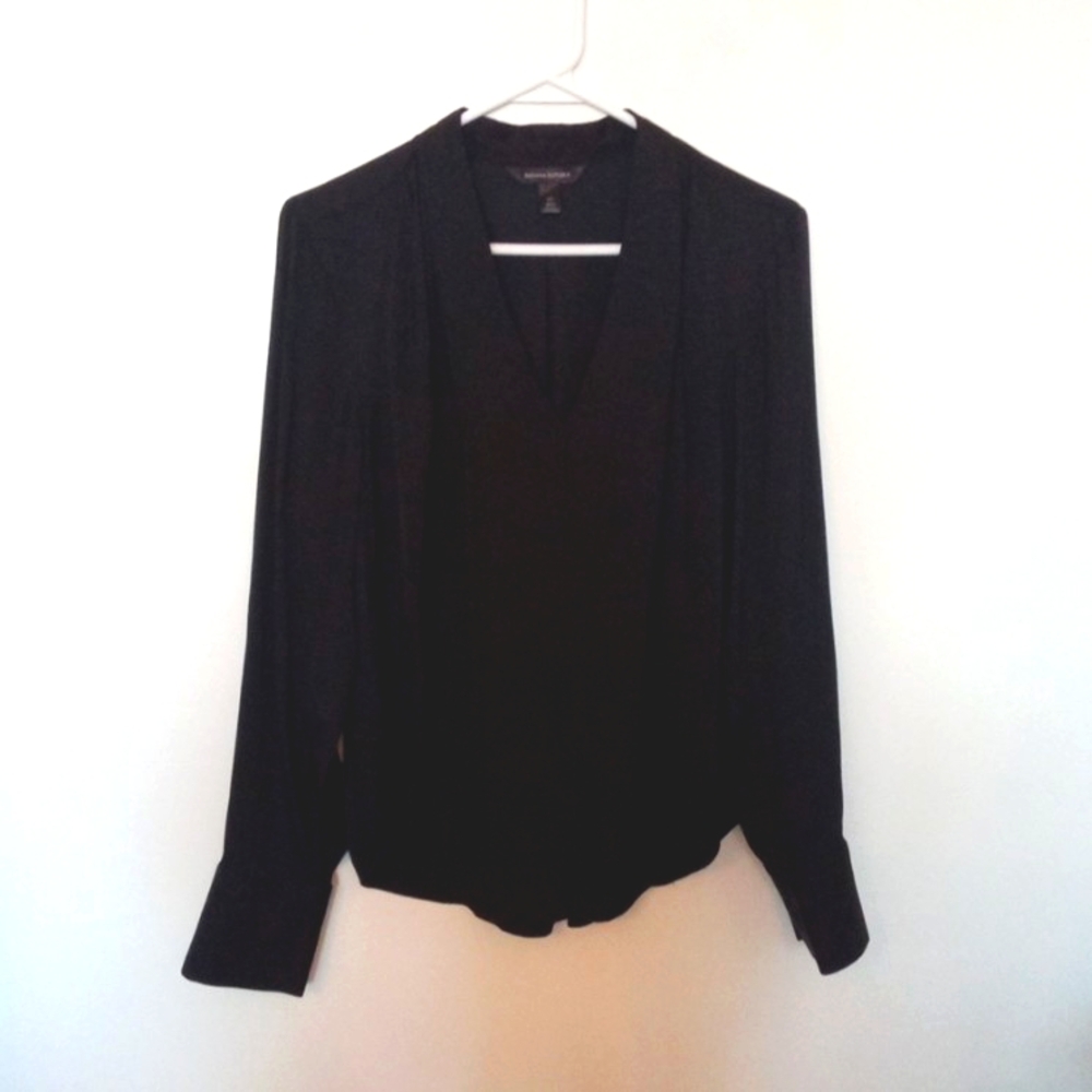 Banana Republic Women's Black Long Sleeve V-Neckline Silky Feel Blouse Fits Med